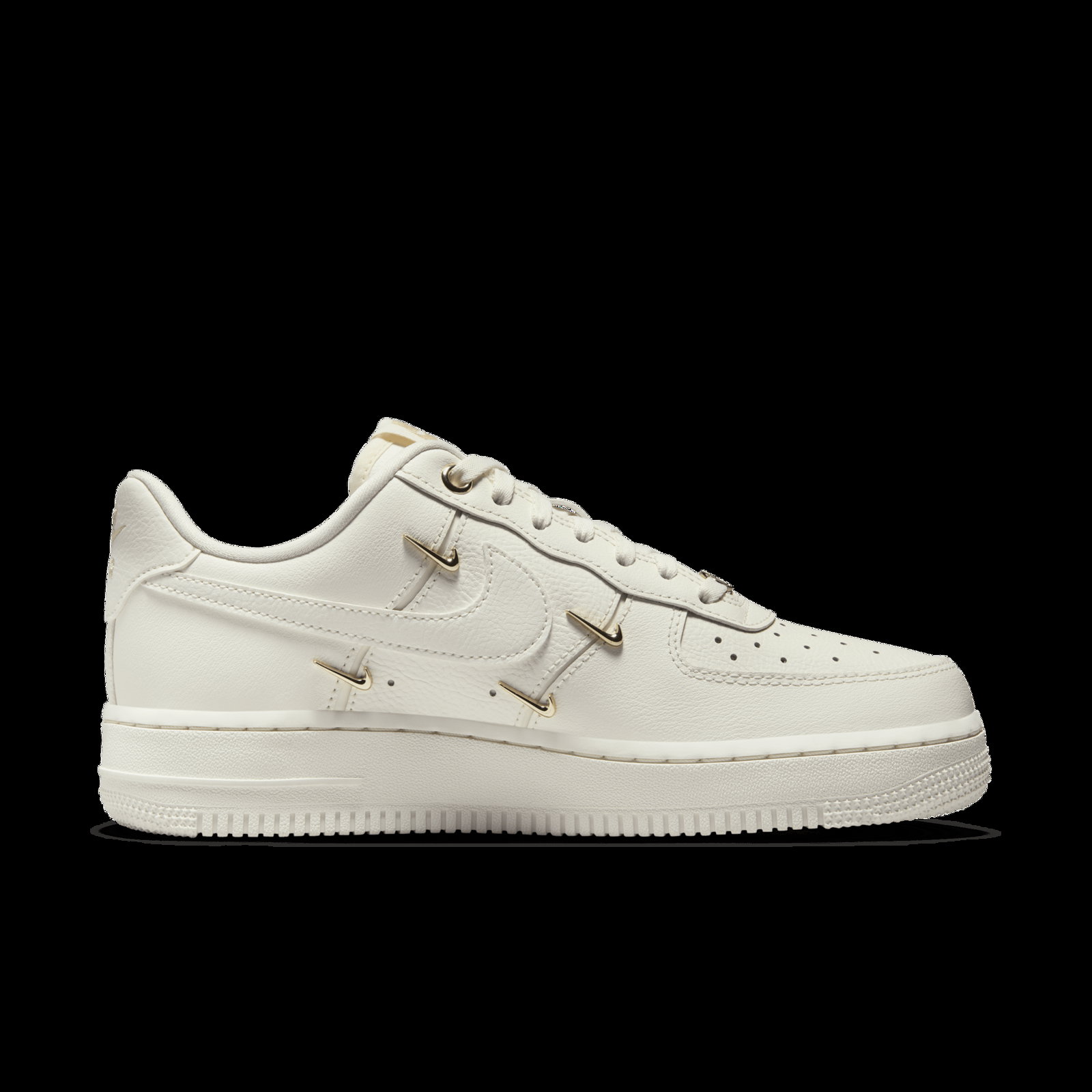 Air Force 1 '07 LX CN "Gold Swooshes"