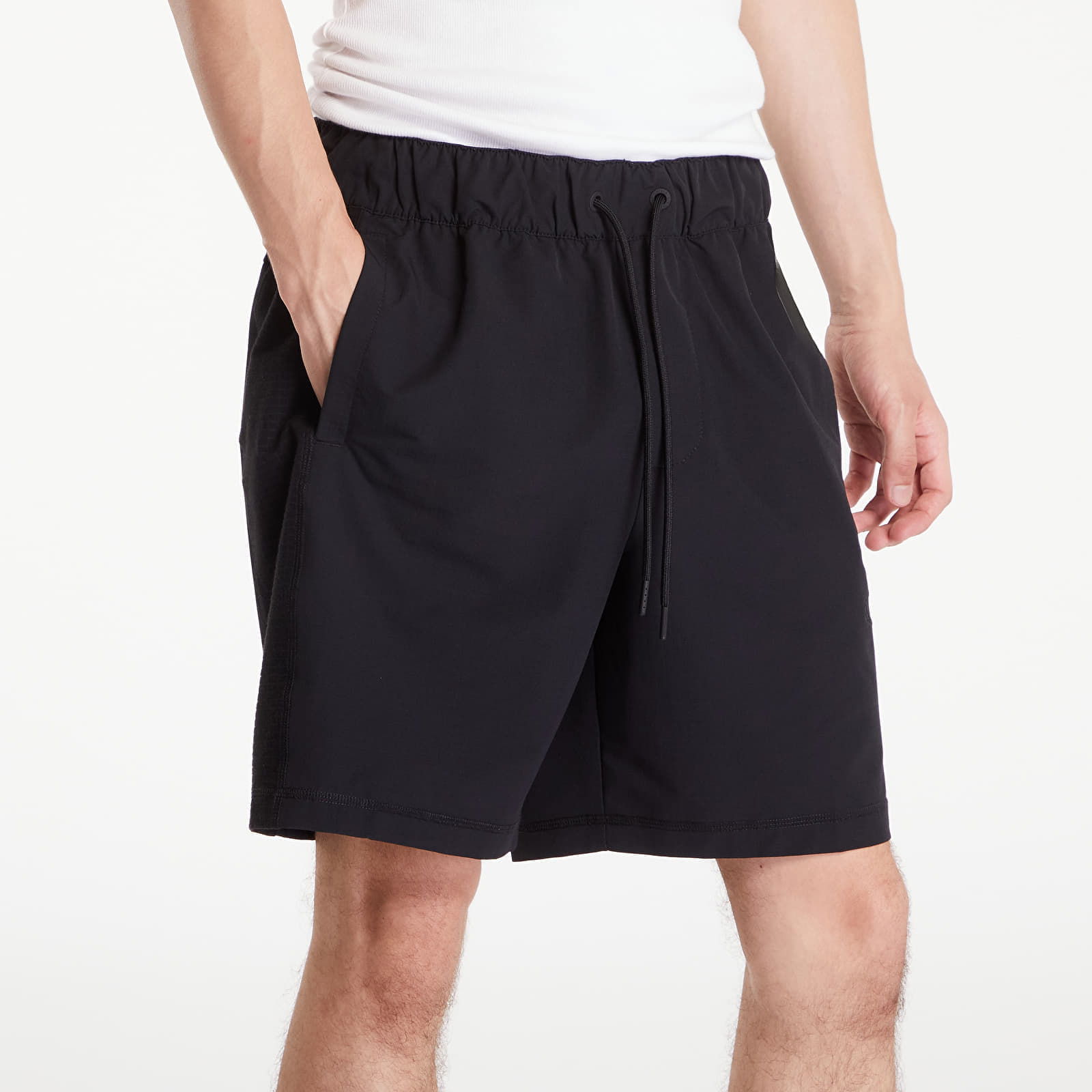 Technical Grid Shorts Black