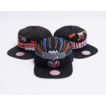 Chicago Bulls 1998 Champions Velcro Strapback Black