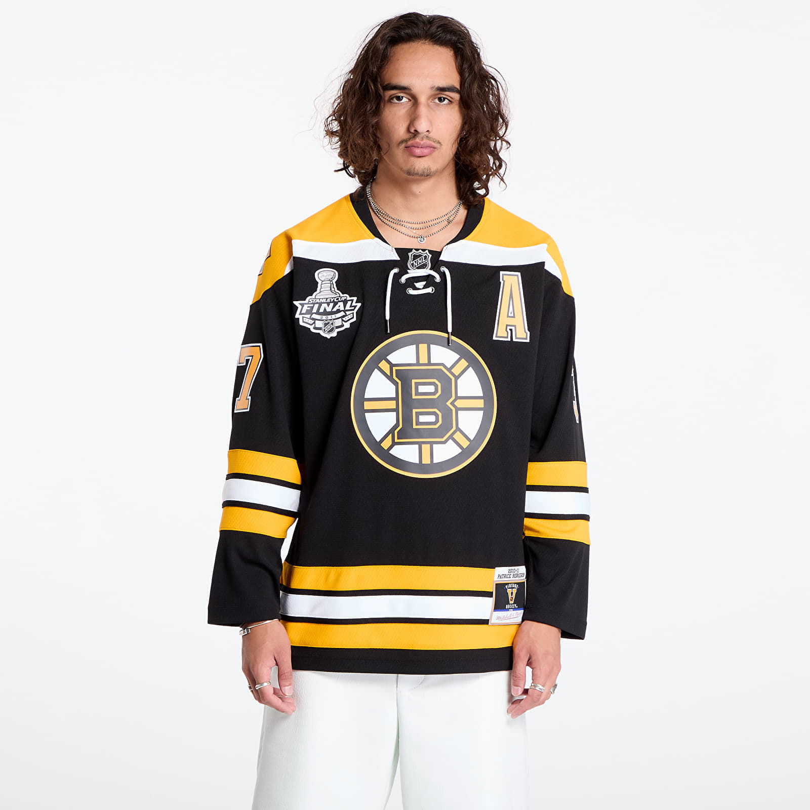 Mitchell & Ness Boston Bruins 37 Patrice Bergeron NHL Stanley Cup Jersey Black/ Yellow Black/ Yellow