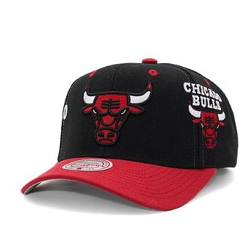 Mitchell & Ness Overbite Pro Snapback Chicago Bulls Black HHSS7310-CBUYYPPPBLCK