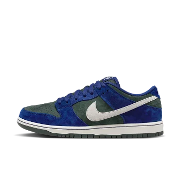 Nike SB Dunk Low "Deep Royal Blue" HF3704-400