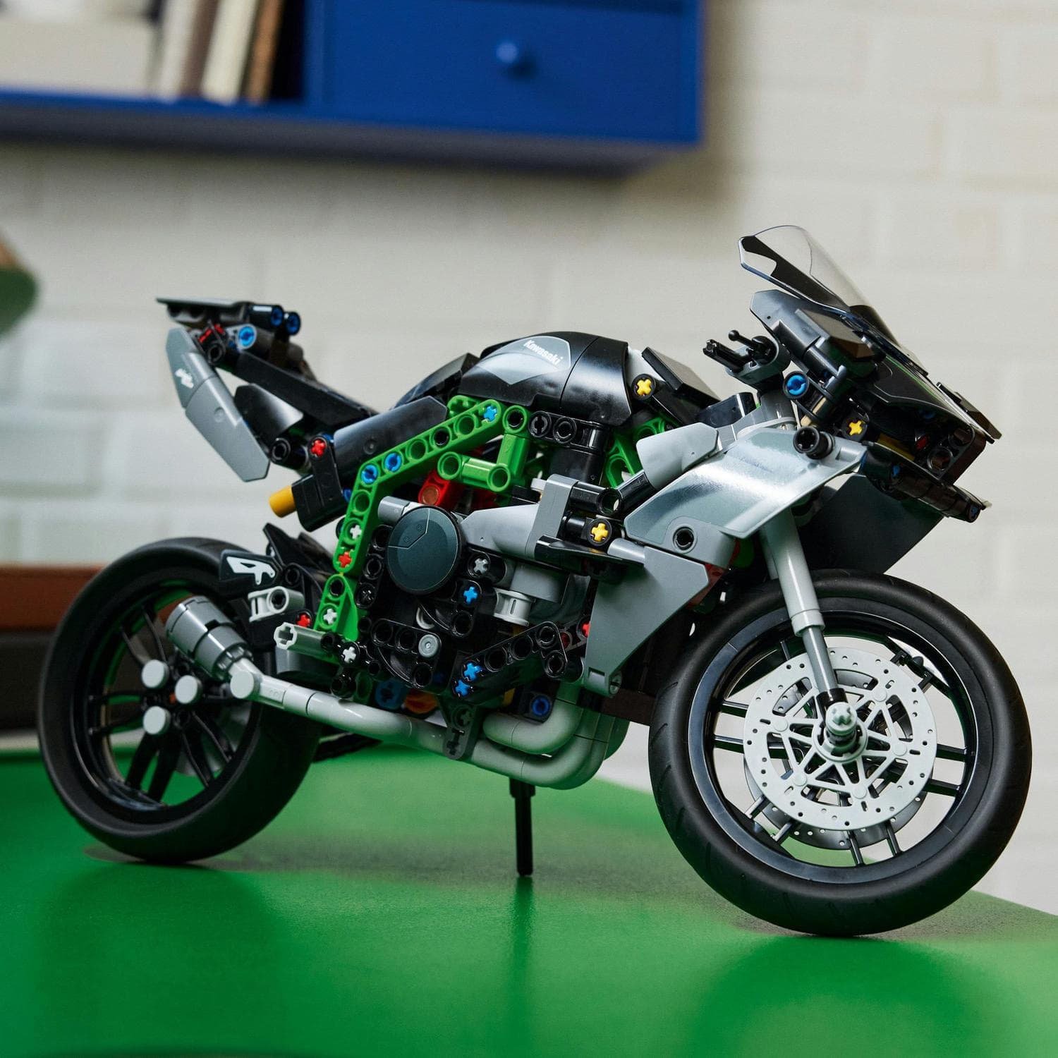 Technic 42170 Kawasaki Ninja H2R Motorcycle