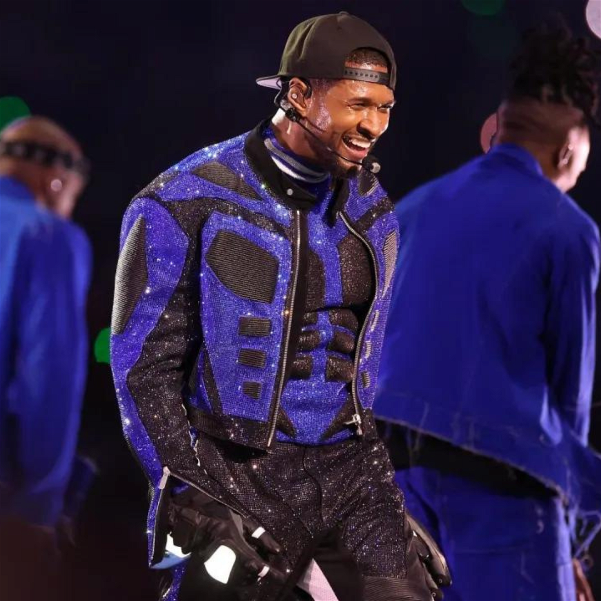 Kdo oblékl Ushera na SUPERBOWL HALFTIME SHOW?