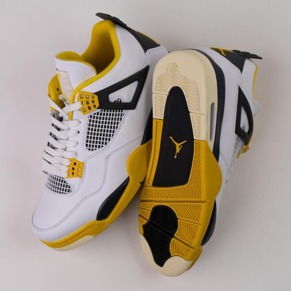 Přivítejte Air Jordan 4 v nejnovějším barevném provedení "Vivid Sulfur"